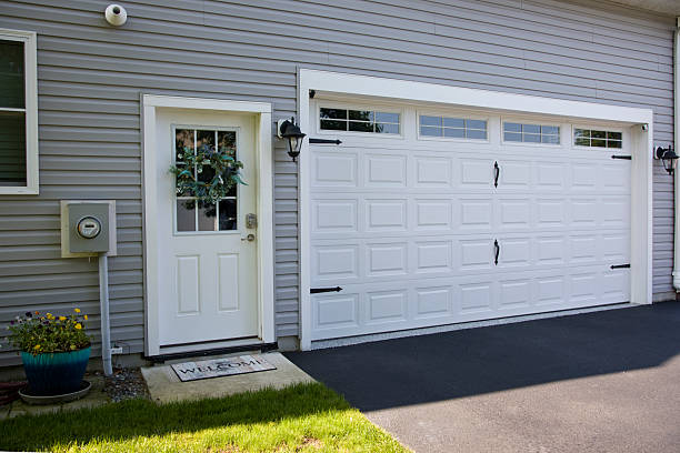 24/7 Emergency Garage Door Panel Replacement experts in Tyhee, ID